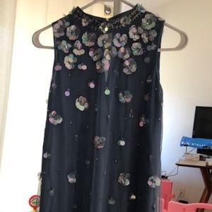 Dress with flower pieces